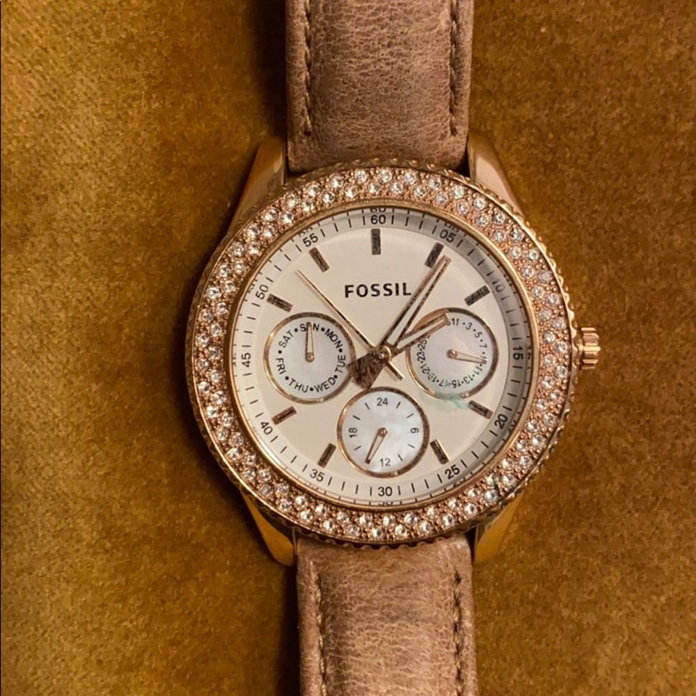 Great condition rose gold leather Fossil watch - Picture 5 of 8